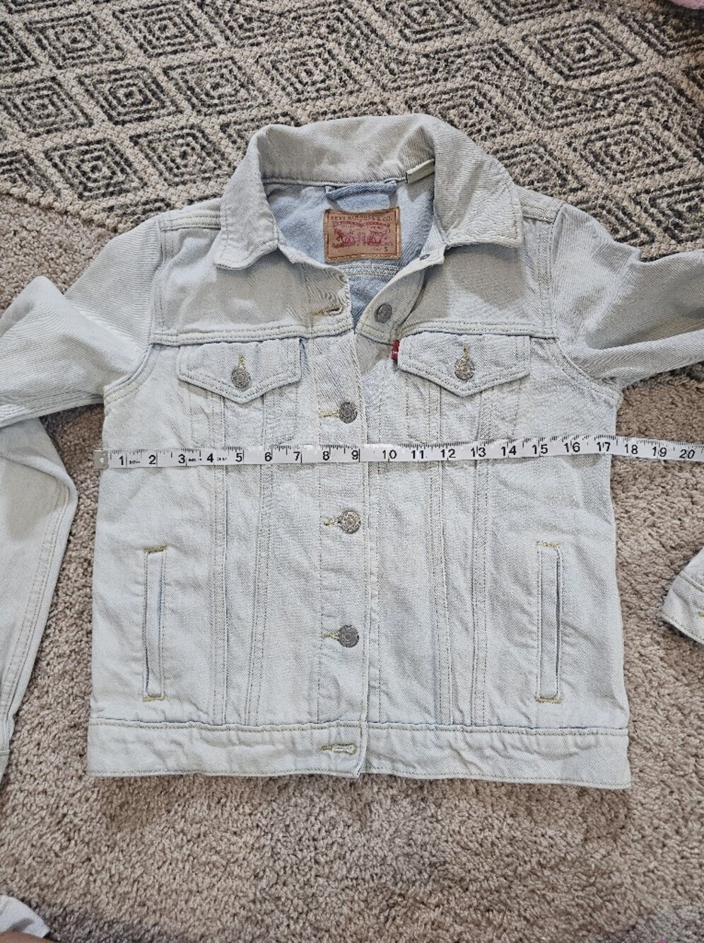 Levi’s Embroidered Floral Sleeves Light Wash Trucker Jean Jacket Women’s Size S - Picture 5 of 5